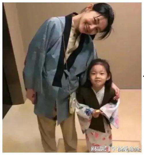 娱乐圈吃瓜爆料富婆,揭秘幕后奢华生活与神秘恋情  第3张 娱乐圈吃瓜爆料富婆,揭秘幕后奢华生活与神秘恋情  第3张