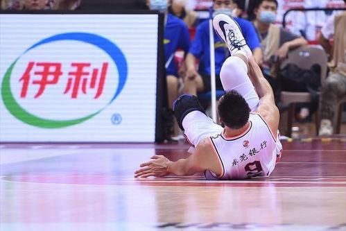 易建联最新爆料视频,揭秘篮球生涯幕后故事  第3张 易建联最新爆料视频,揭秘篮球生涯幕后故事  第3张