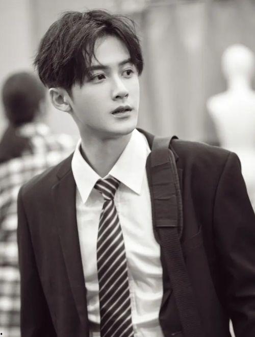 刘大锤最新爆料陈哲远图片,帅气魅力引网友热议 第2张 刘大锤最新爆料陈哲远图片,帅气魅力引网友热议 第2张