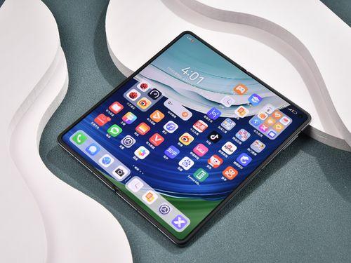 爆料华为最新折叠屏手机,颠覆体验，折叠未来